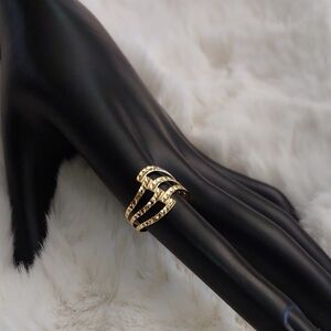 Elegant 18k Gold Women's Ring